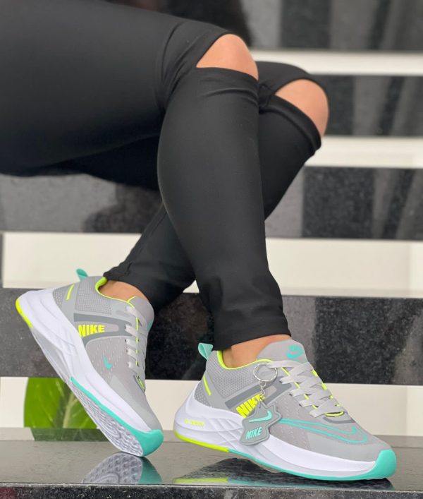 Nike Runnin Llavero Gris